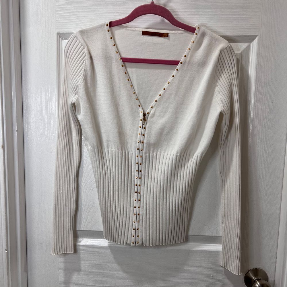 Bellini Ribbed‎ Form Fitting White Cardigan with Gold Accents-SZ M